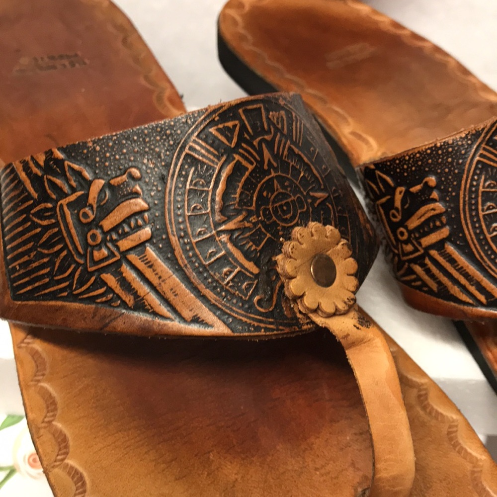 Boho Mexican LEATHER Shoe Sandals Brown Aztec Beach hippie tooled design  size 9 - Picture 2 of 13